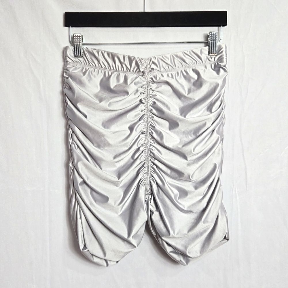 NWT.. GOOD AMERICAN.. silver bike shorts..